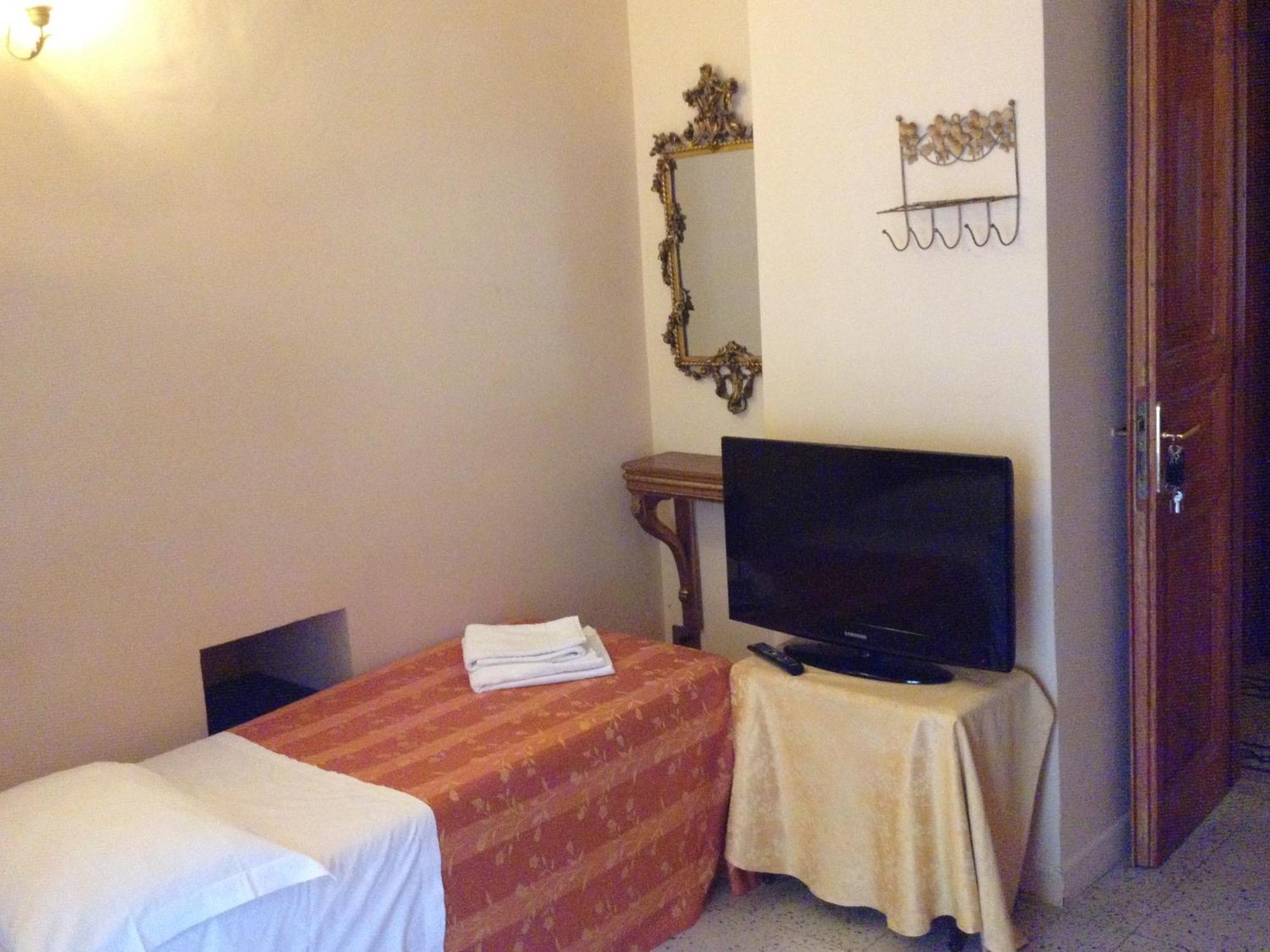 Maison De Marta Rome Room photo